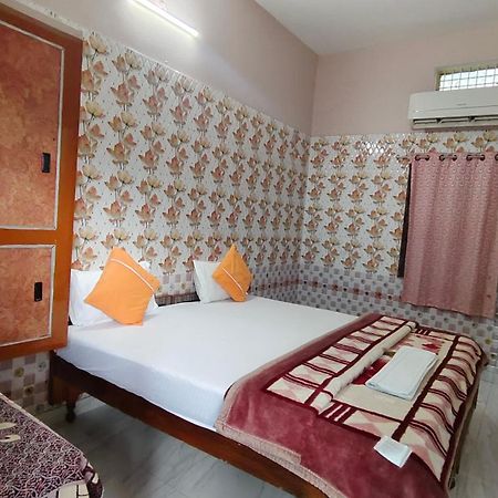 Sri Yoga Mandir Hotel Varanasi Bagian luar foto