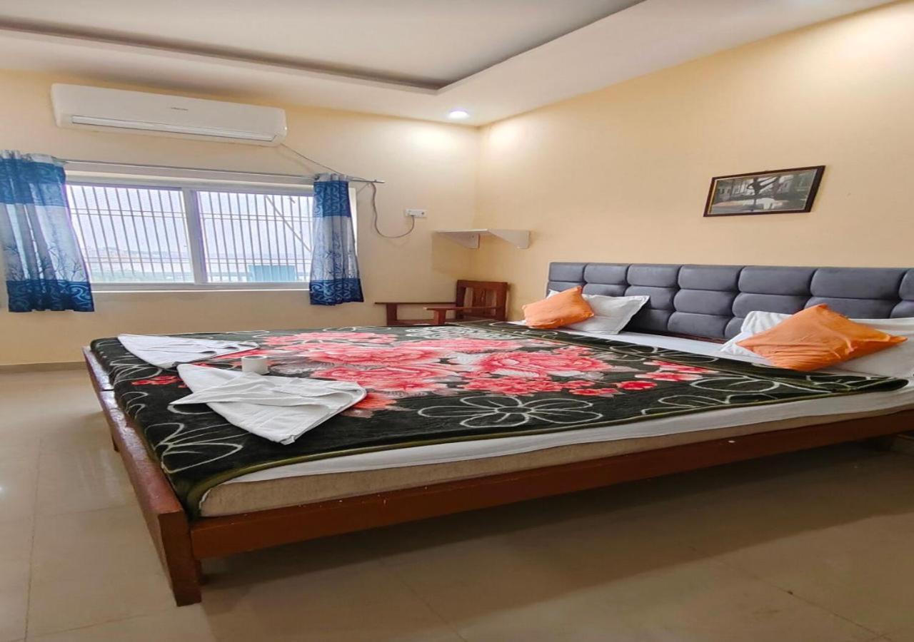 Sri Yoga Mandir Hotel Varanasi Bagian luar foto