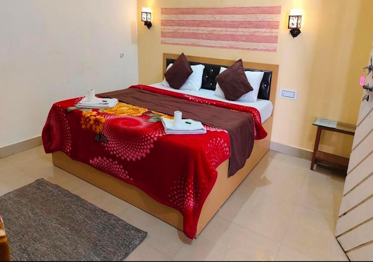 Sri Yoga Mandir Hotel Varanasi Bagian luar foto