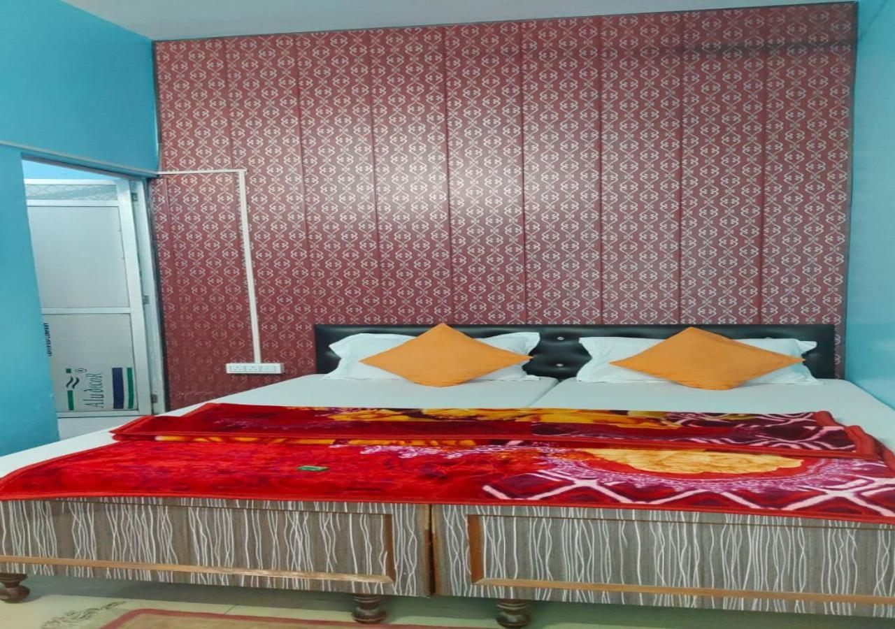 Sri Yoga Mandir Hotel Varanasi Bagian luar foto