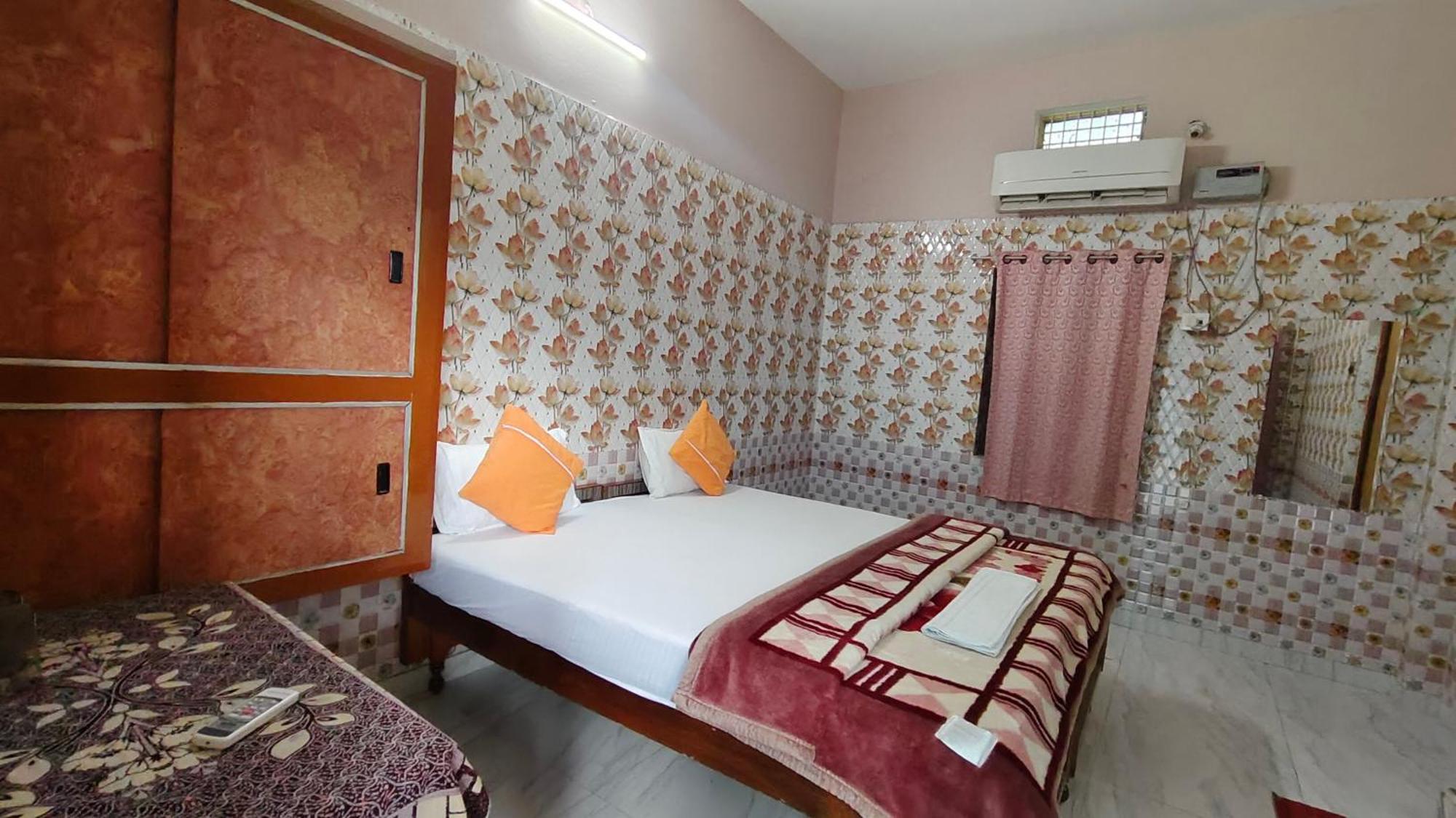 Sri Yoga Mandir Hotel Varanasi Bagian luar foto
