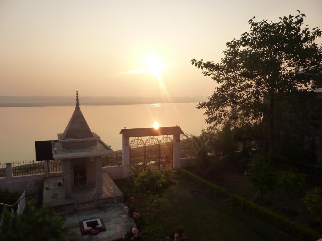 Sri Yoga Mandir Hotel Varanasi Bagian luar foto