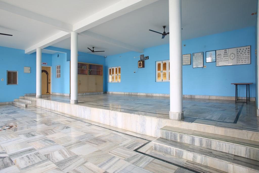 Sri Yoga Mandir Hotel Varanasi Bagian luar foto