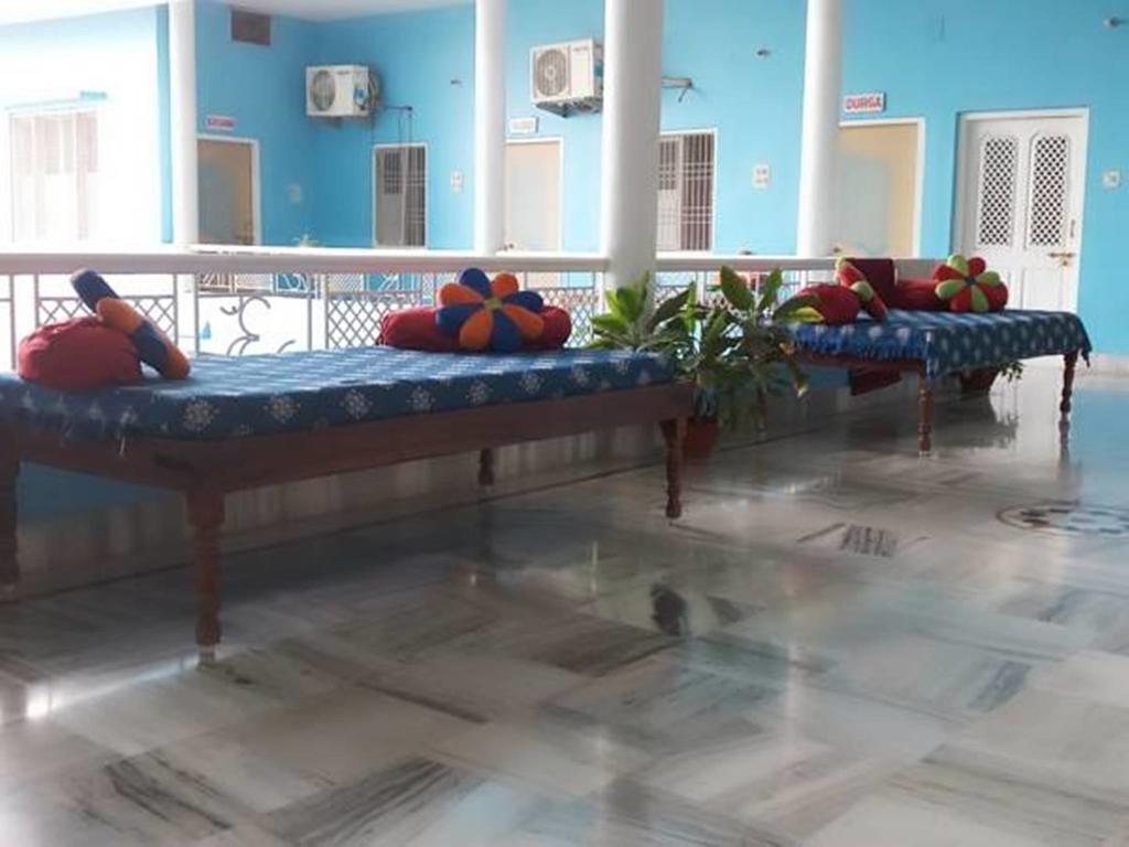 Sri Yoga Mandir Hotel Varanasi Bagian luar foto