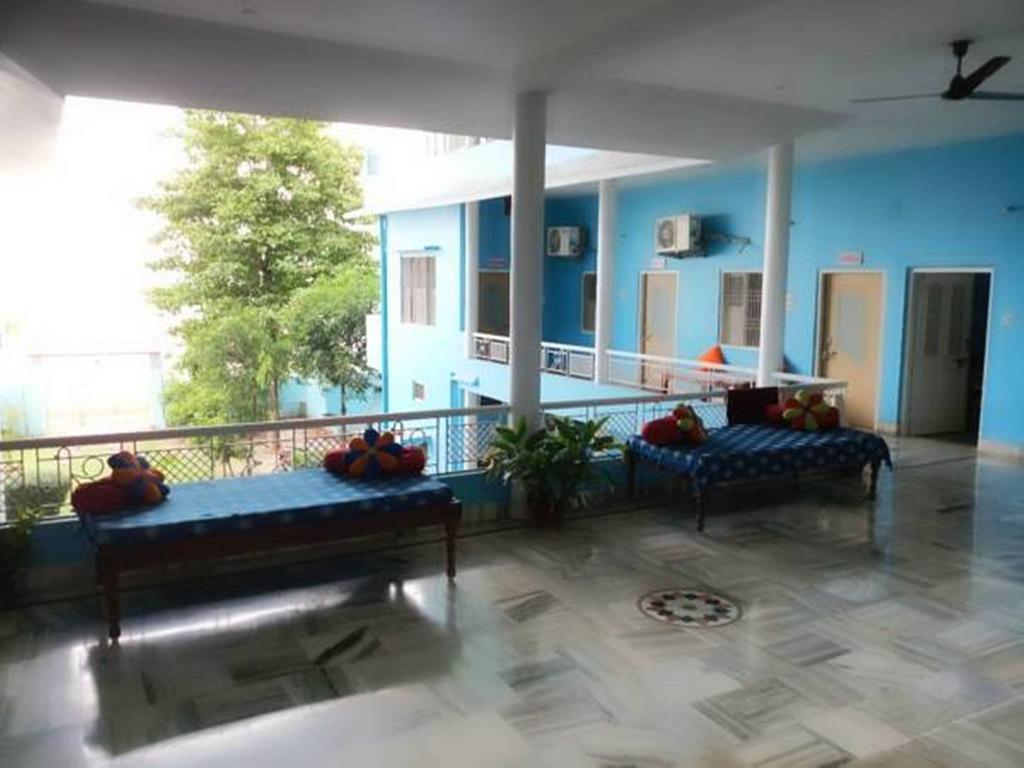Sri Yoga Mandir Hotel Varanasi Bagian luar foto
