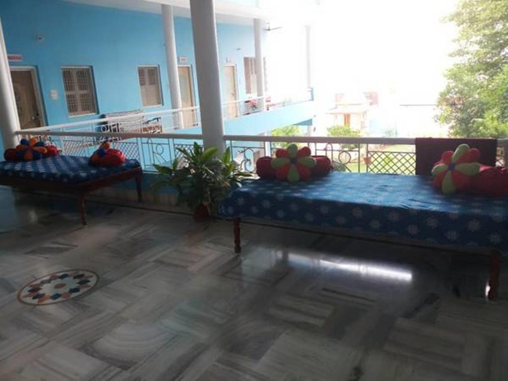 Sri Yoga Mandir Hotel Varanasi Bagian luar foto