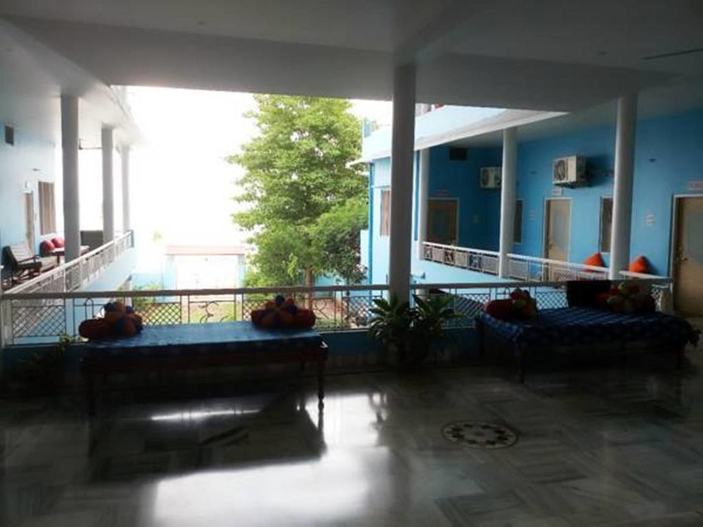 Sri Yoga Mandir Hotel Varanasi Bagian luar foto